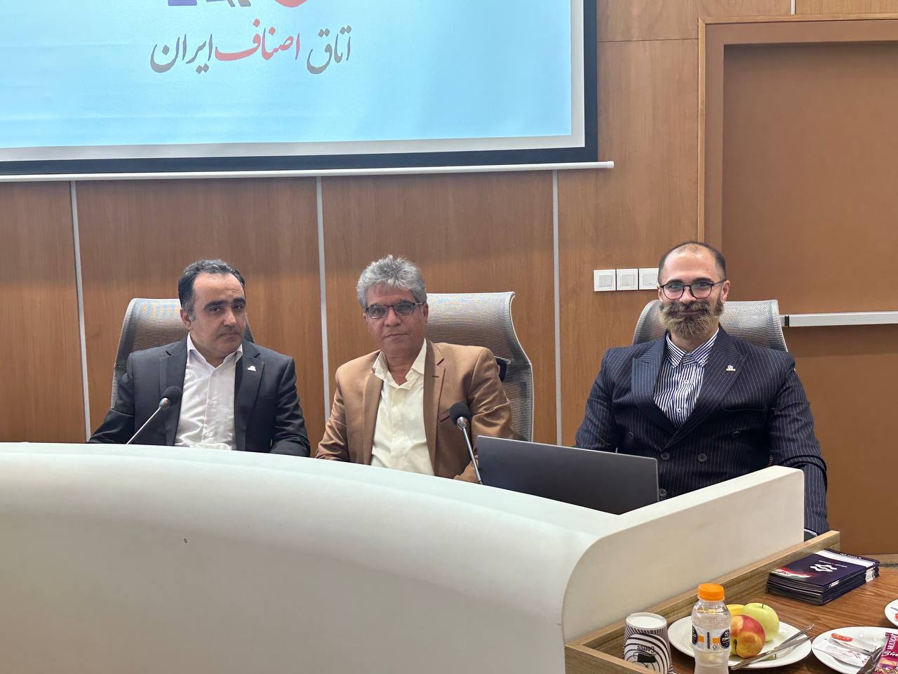 برگزاری همایش هم افزایی اصناف و صنعت یار ایران با حضور هیئت مدیرهی اتحادیه اصناف استان مرکزی و مدیران صنعت یار ایران