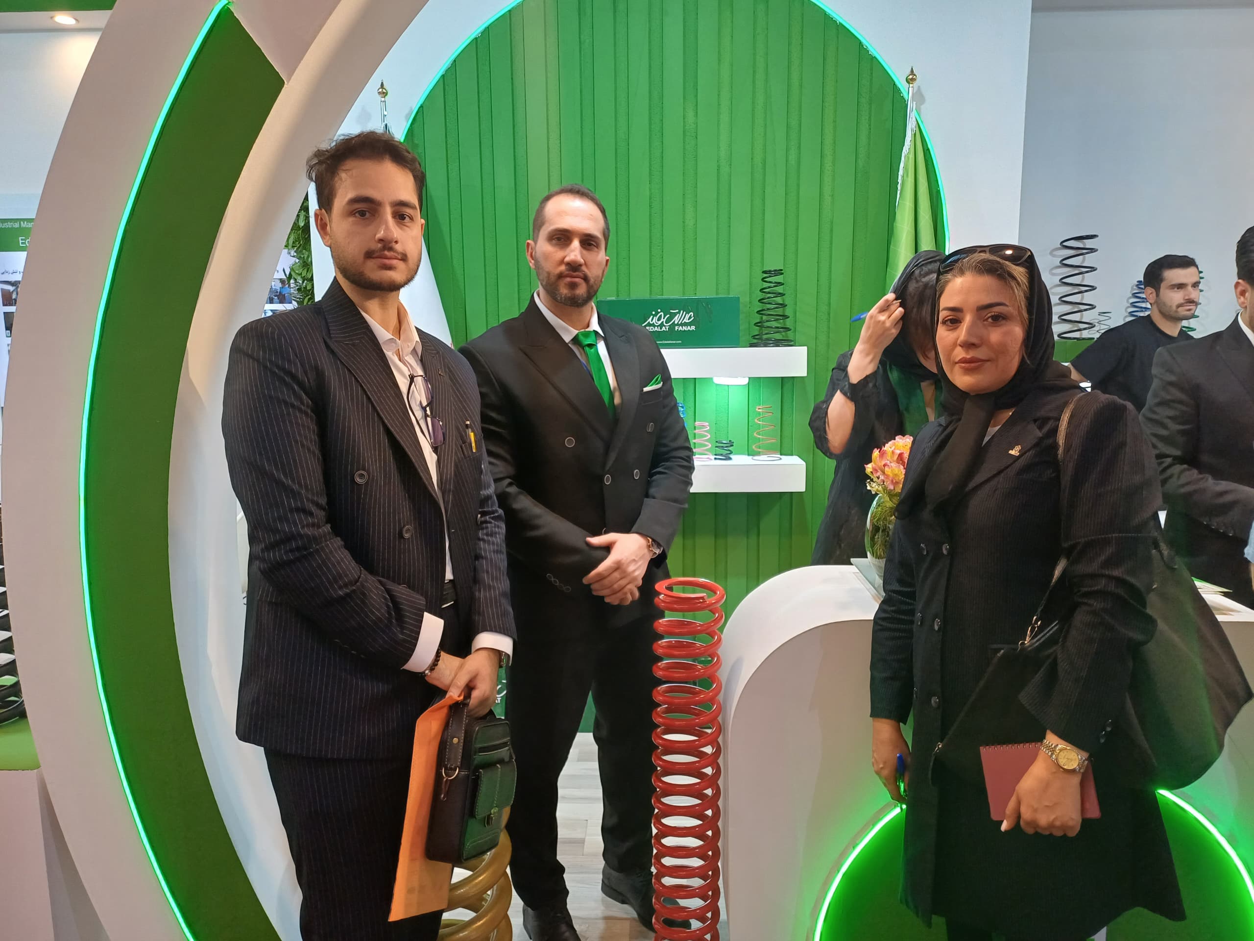 حضور تیم صنعتیار ایران در غرفه شرکت عدالت فنر