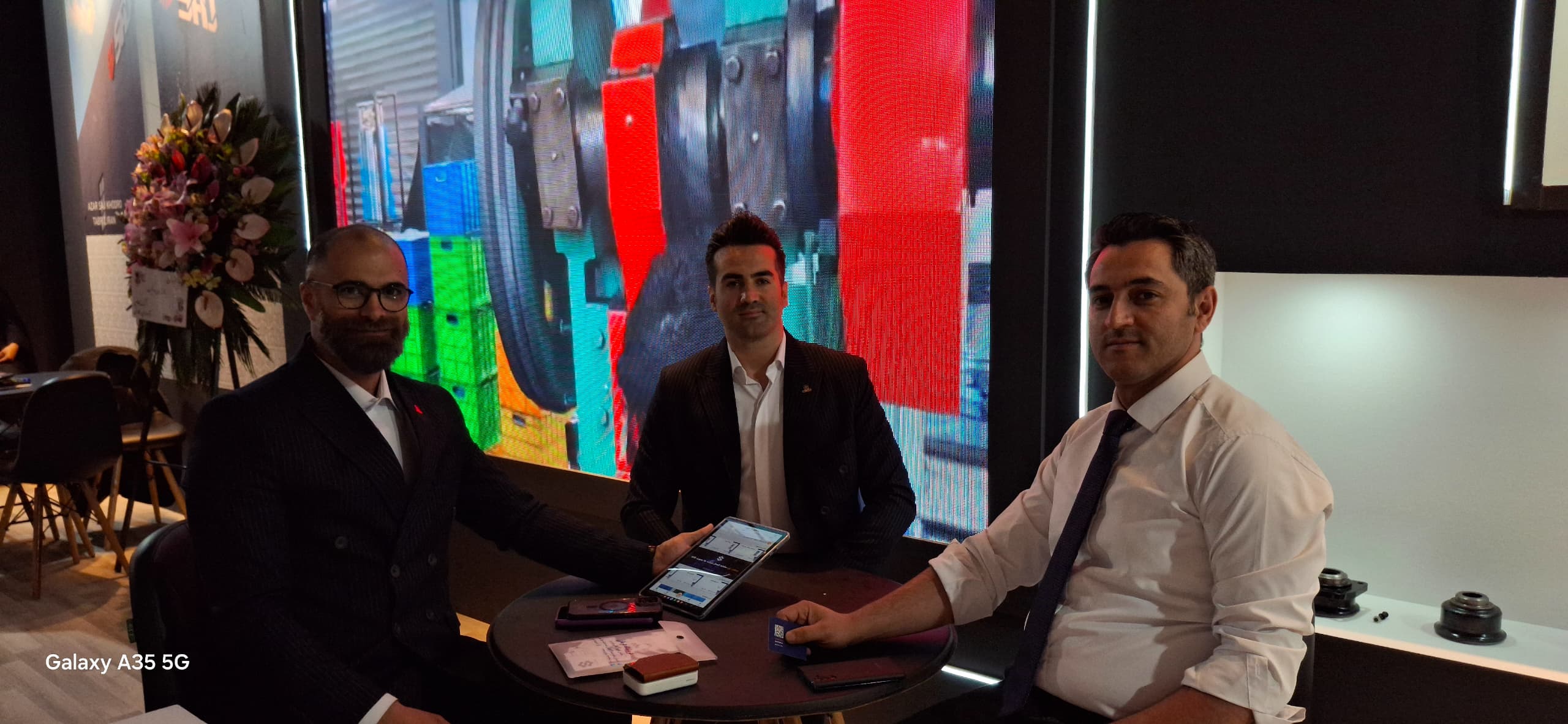 حضور صنعتیار ایران در سومین روز نمایشگاه بینالمللی خودرو با تمرکز بر توسعه همکاریها